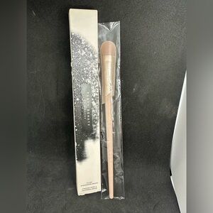 🆕 Fenty Beauty 240 plush eyeshadow brush ✨new in box unused✨